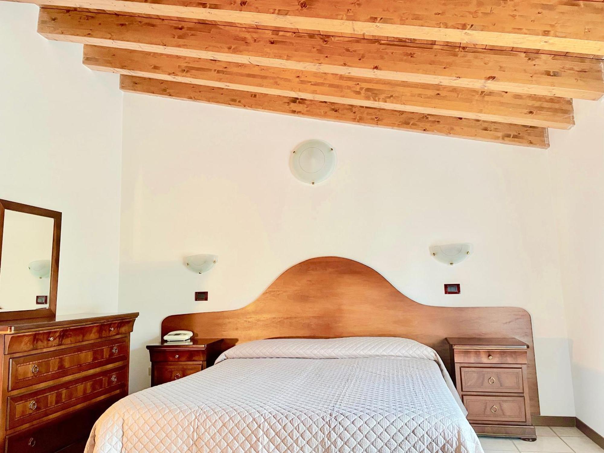 Hotel Edelweiss San Zeno di Montagna Exteriör bild