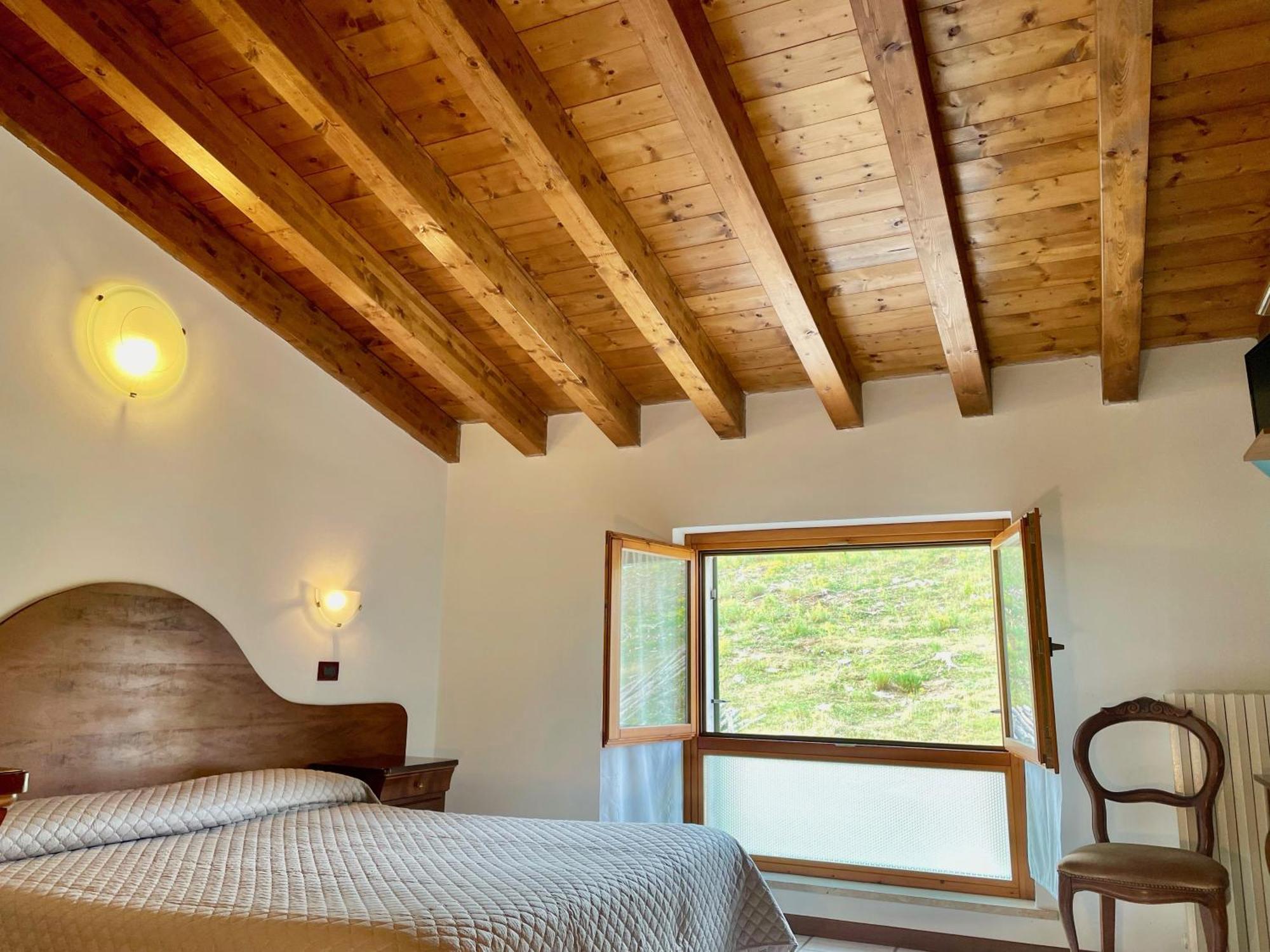 Hotel Edelweiss San Zeno di Montagna Exteriör bild