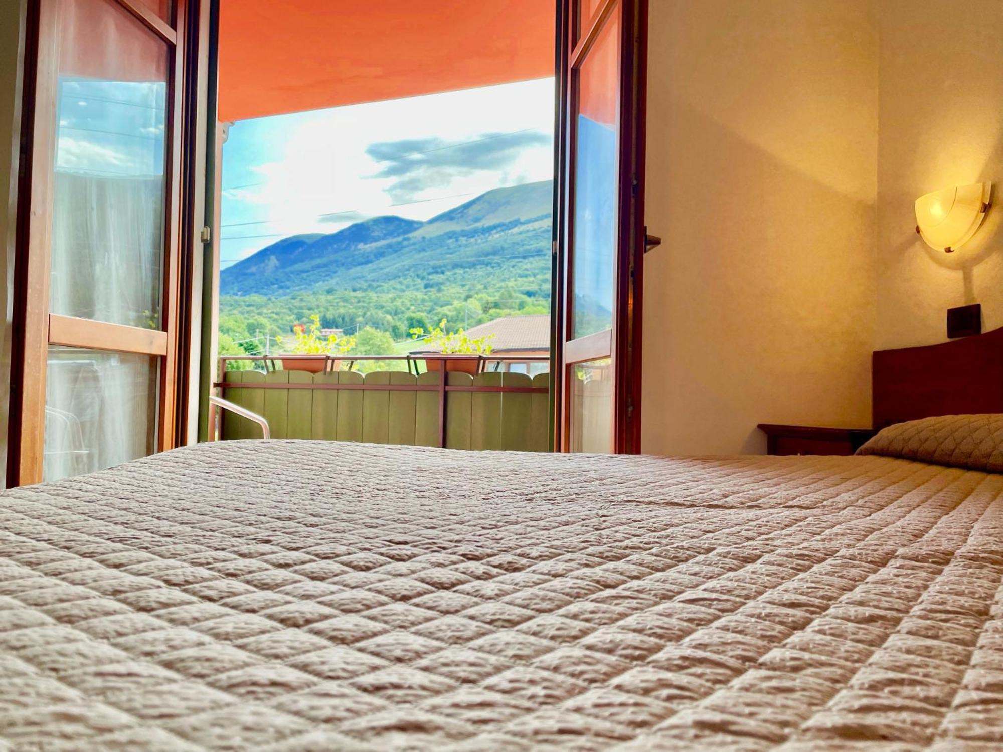 Hotel Edelweiss San Zeno di Montagna Exteriör bild